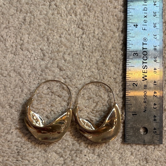 Jewelry - Gold Wavy Hoop Earrings - Women Jewelry